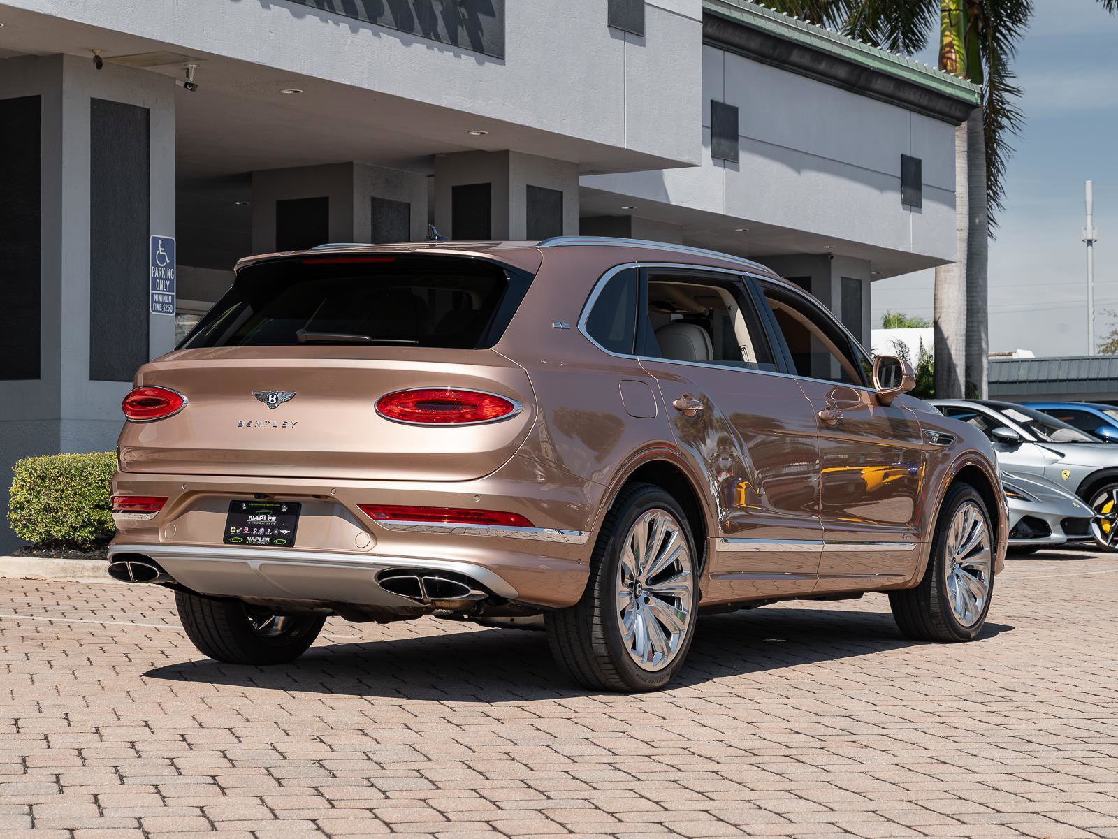 Used 2023 Bentley Bentayga Extended Wheelbase image 47