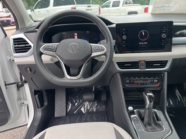 New 2025 Volkswagen Taos SE image 18