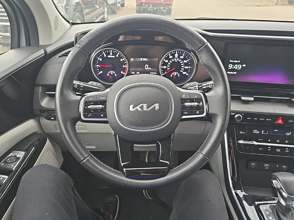 Used 2023 Kia Carnival EX FWD image 23