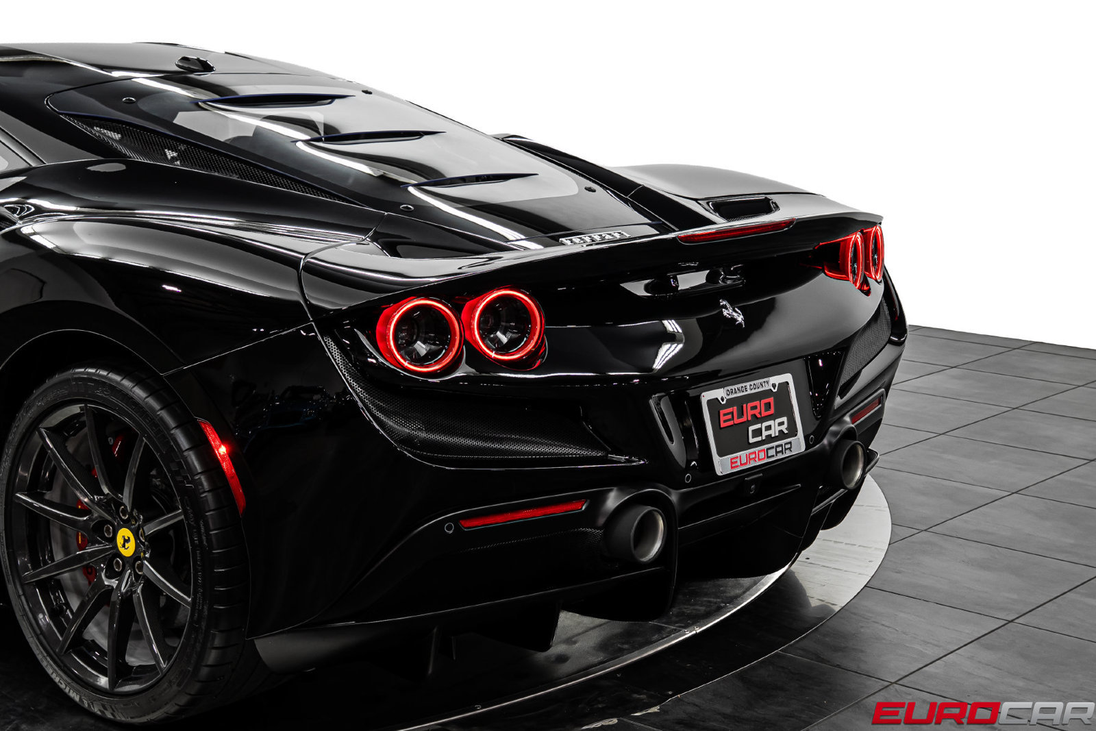 Used 2022 Ferrari F8 Tributo RWD image 18