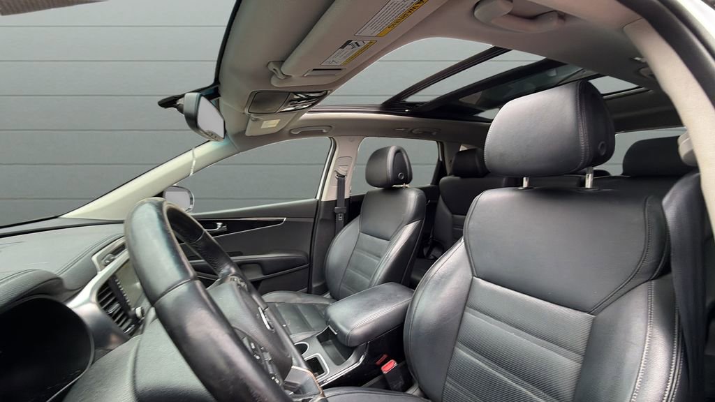 Used 2016 Kia Sorento SX image 16