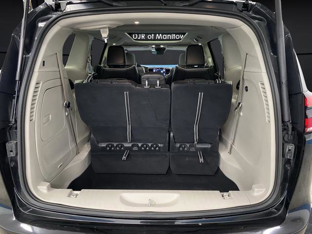 Used 2022 Chrysler Pacifica Limited FWD image 16