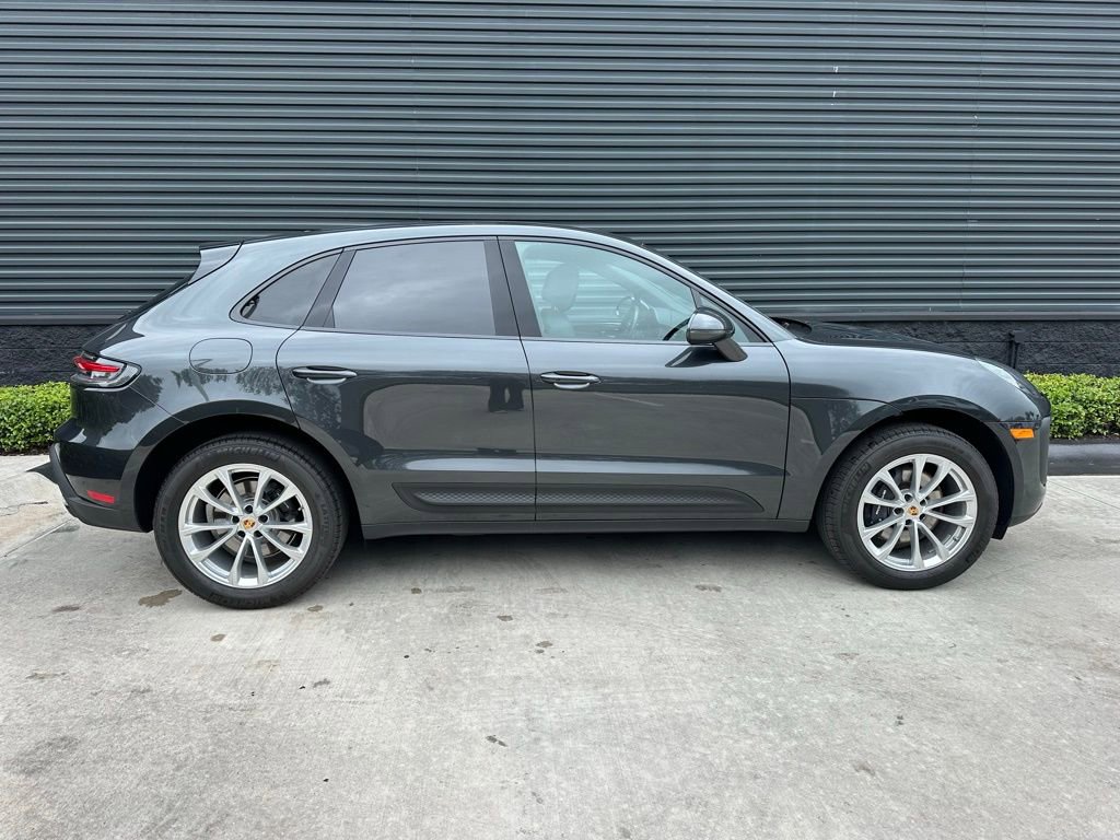Certified 2025 Porsche Macan image 10