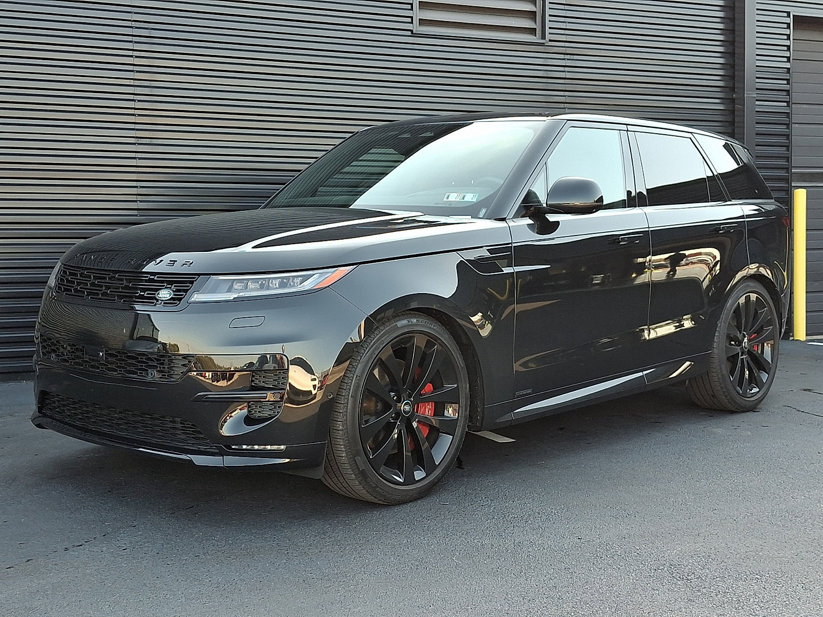 Used 2025 Land Rover Range Rover Sport Autobiography AWD/4WD image 1