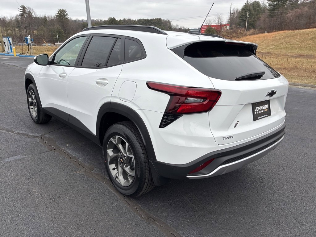 New 2026 Chevrolet Trax LT w/ Driver Confidence Package image 5
