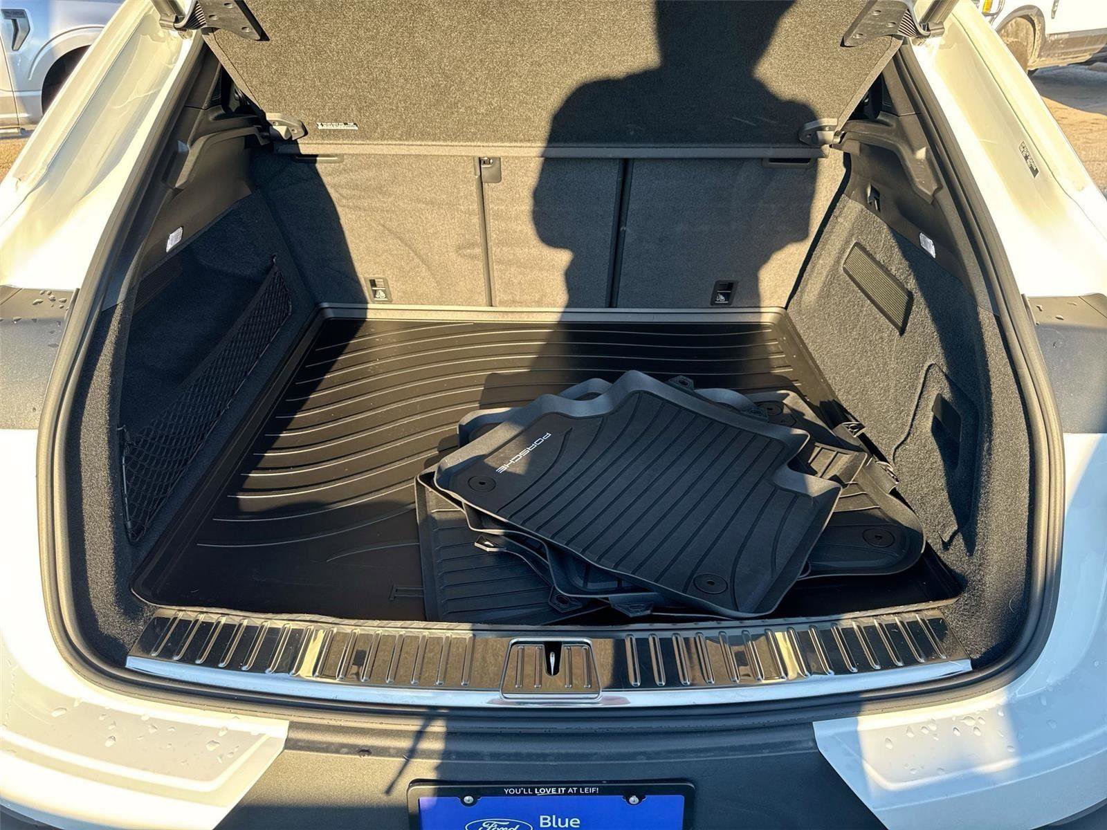 Used 2024 Porsche Cayenne Coupe image 21