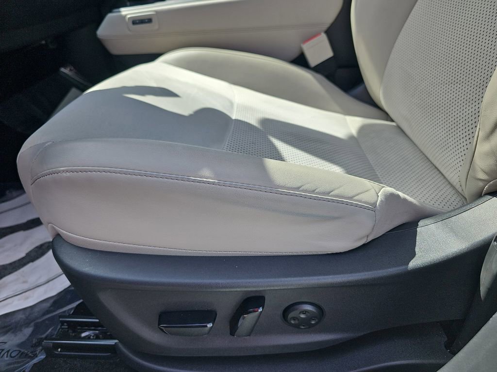 Used 2023 Nissan Ariya FWD image 32