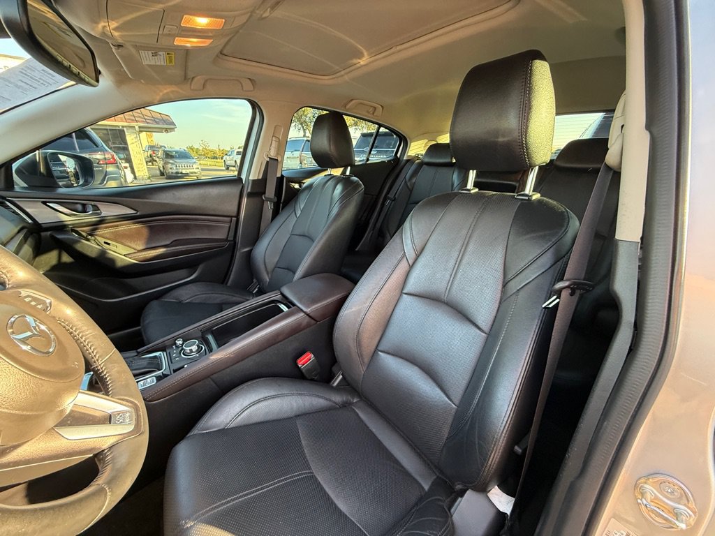 Used 2018 MAZDA MAZDA3 Grand Touring w/ Premium Equipment Package FWD image 18