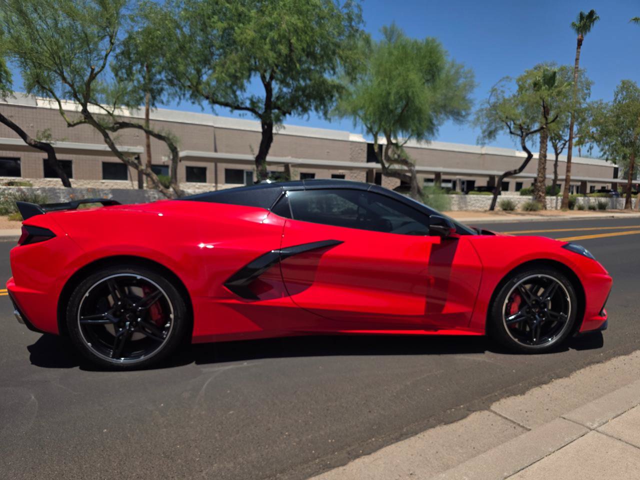 Used 2024 Chevrolet Corvette Stingray Premium Conv w/ Z51 Performance Package RWD image 40