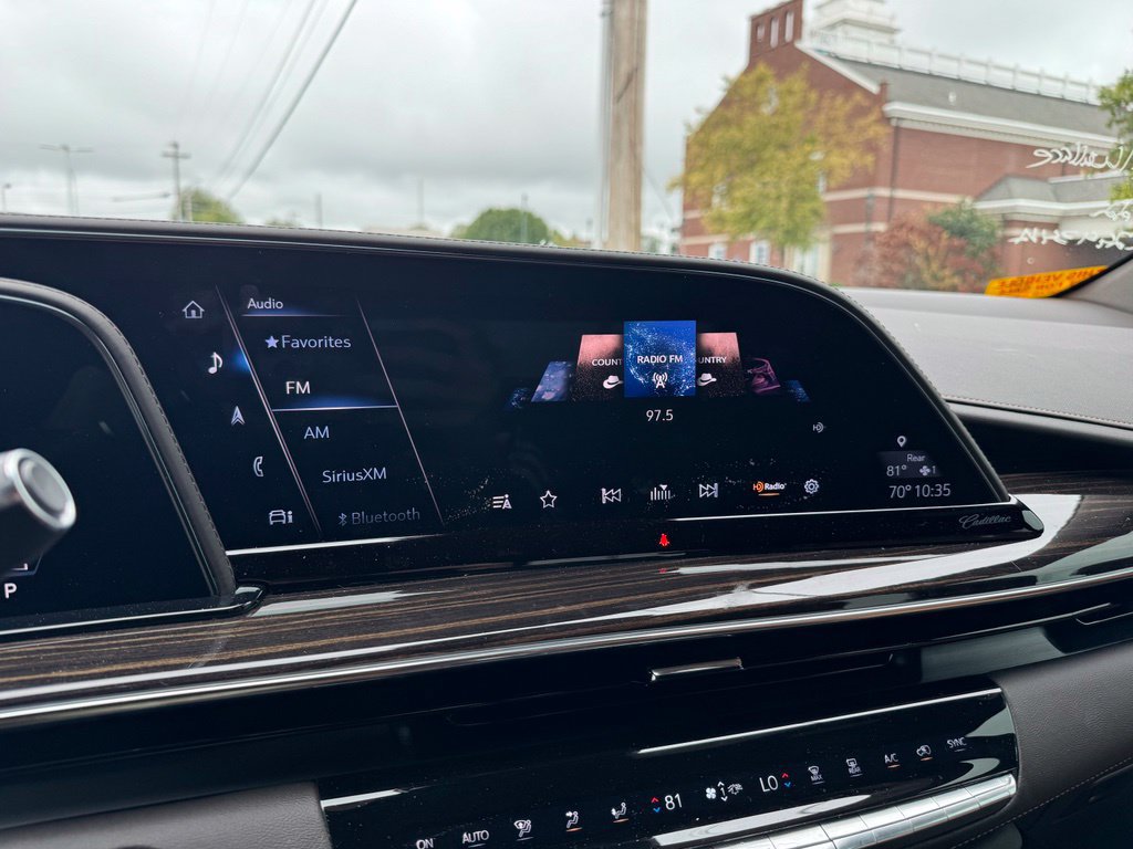 Used 2021 Cadillac Escalade Premium Luxury AWD/4WD image 16