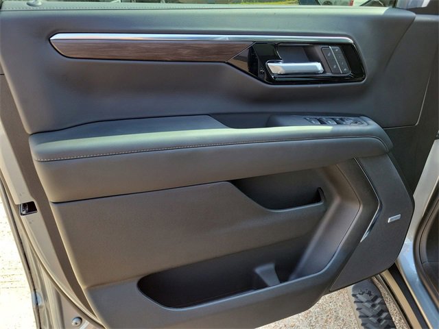 New 2026 Chevrolet Suburban Z71 image 23