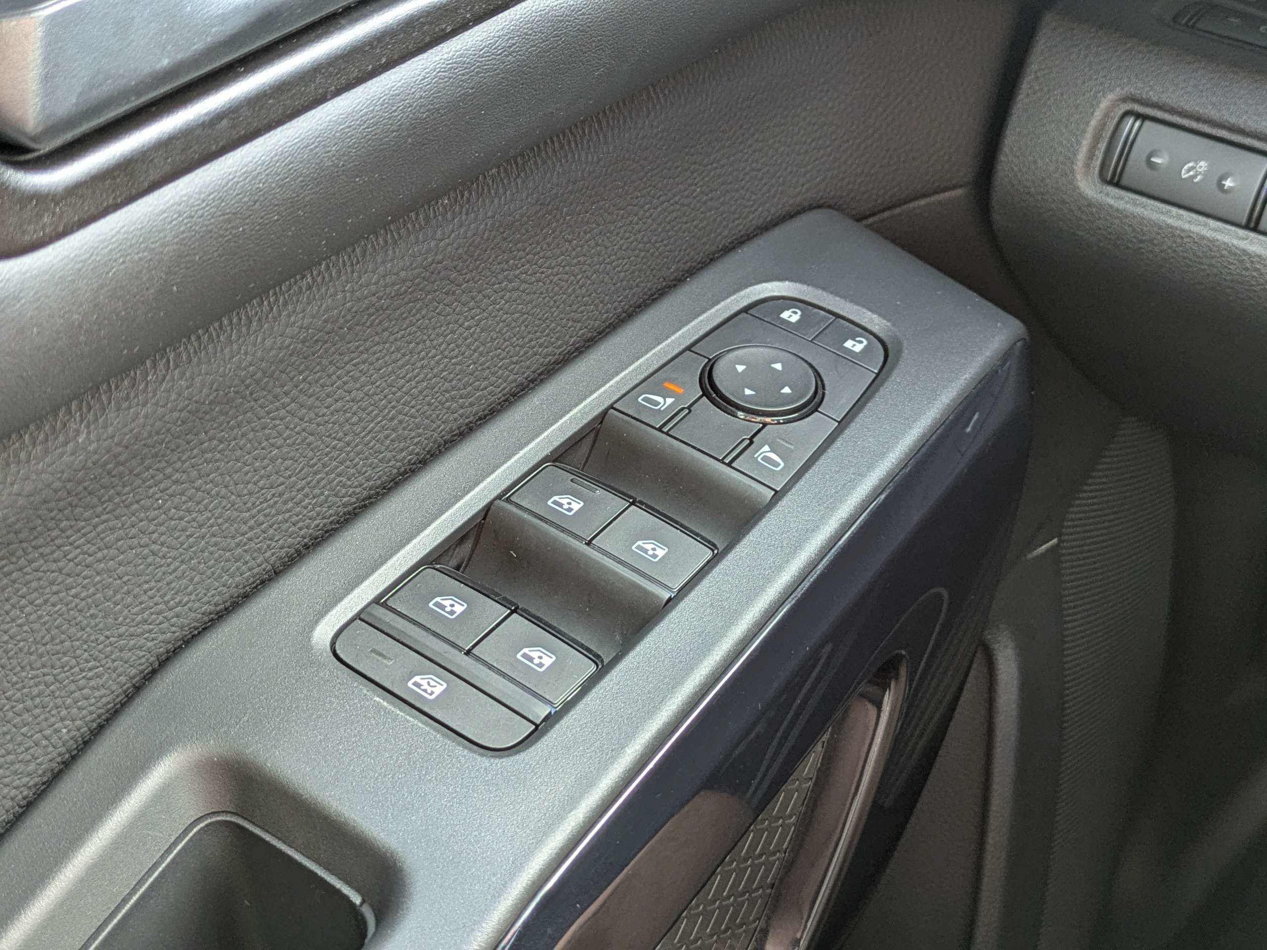 Certified 2025 Nissan Pathfinder SV AWD/4WD image 27