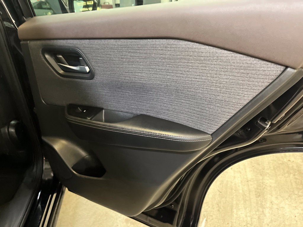 Used 2023 Nissan Rogue SV AWD/4WD image 27