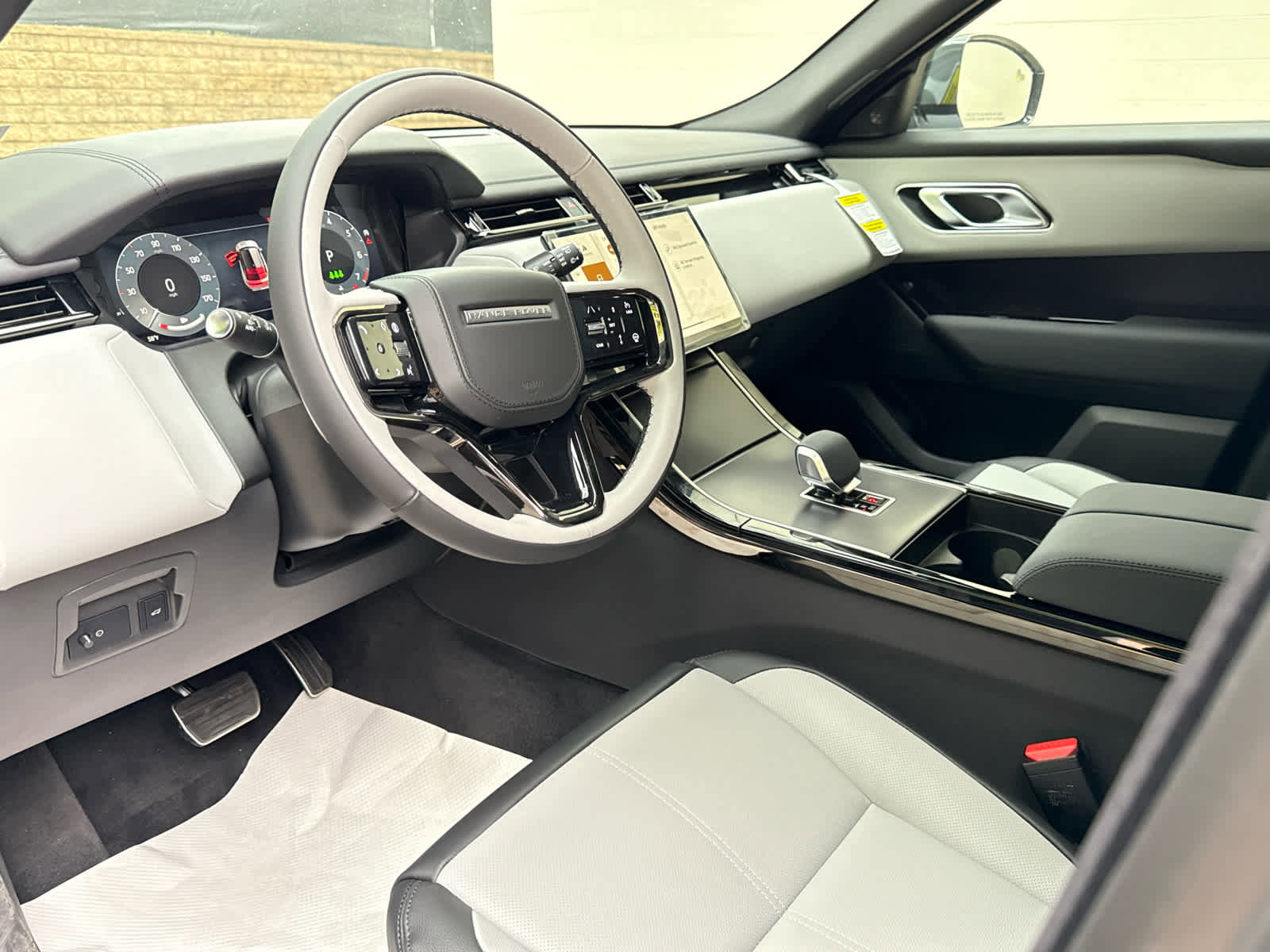 New 2026 Land Rover Range Rover Velar Dynamic SE image 12