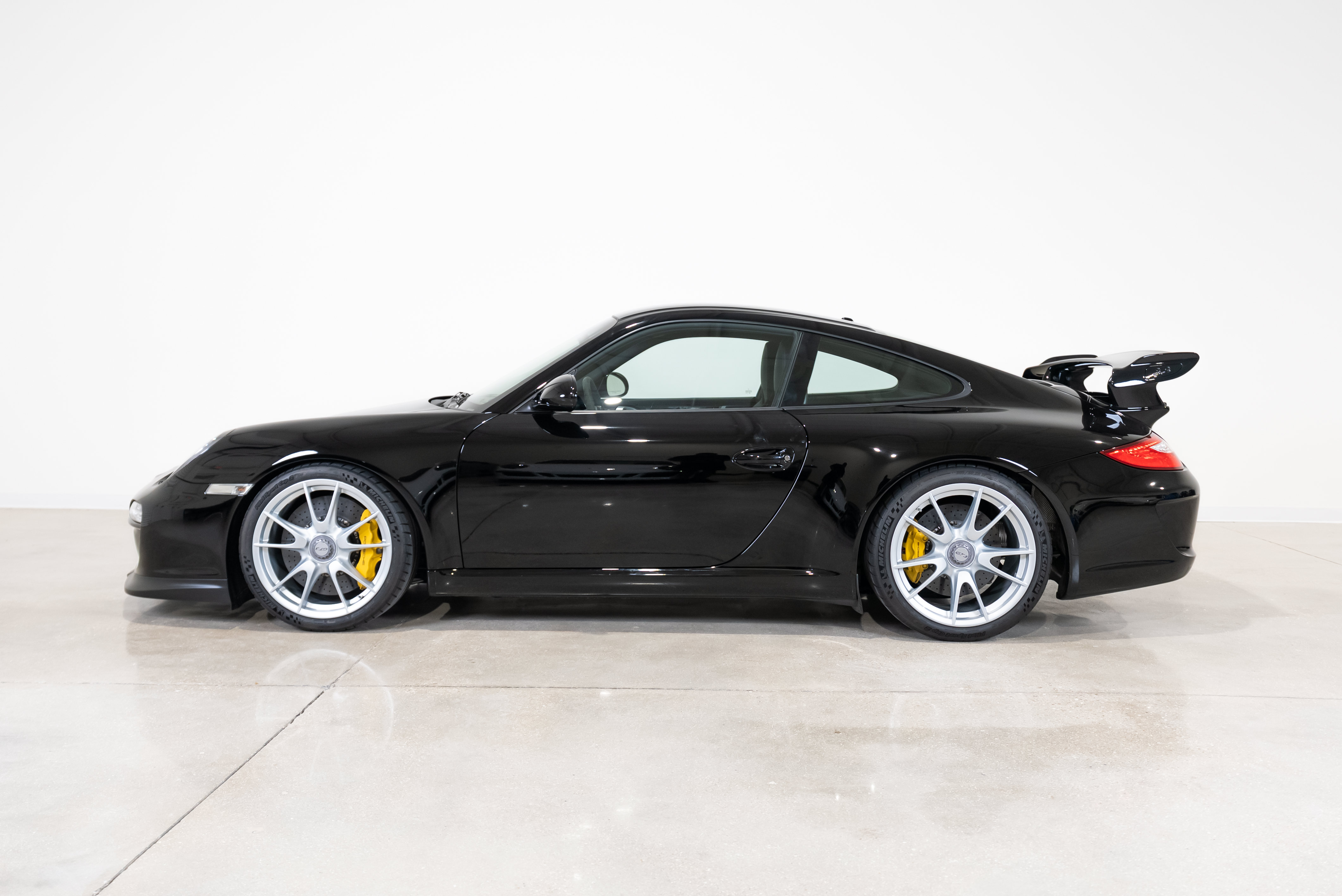 Used 2010 Porsche 911 GT3 RWD image 2