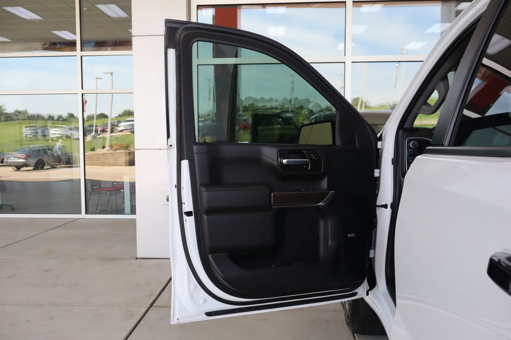 Used 2022 Chevrolet Silverado 1500 RST w/ Redline Edition AWD/4WD image 12