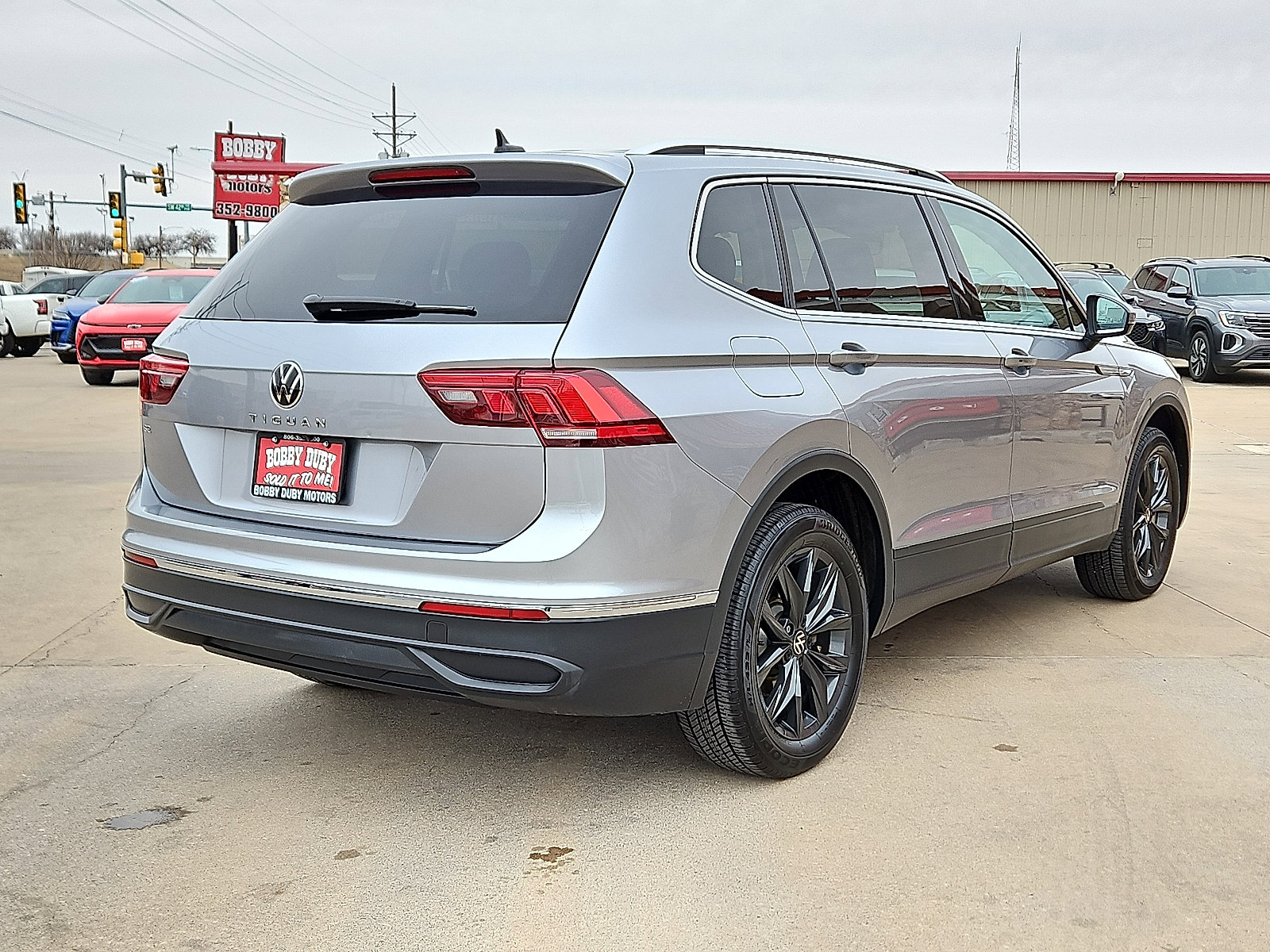 Used 2024 Volkswagen Tiguan SE FWD image 3