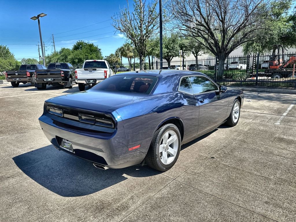 Used 2014 Dodge Challenger SXT image 11