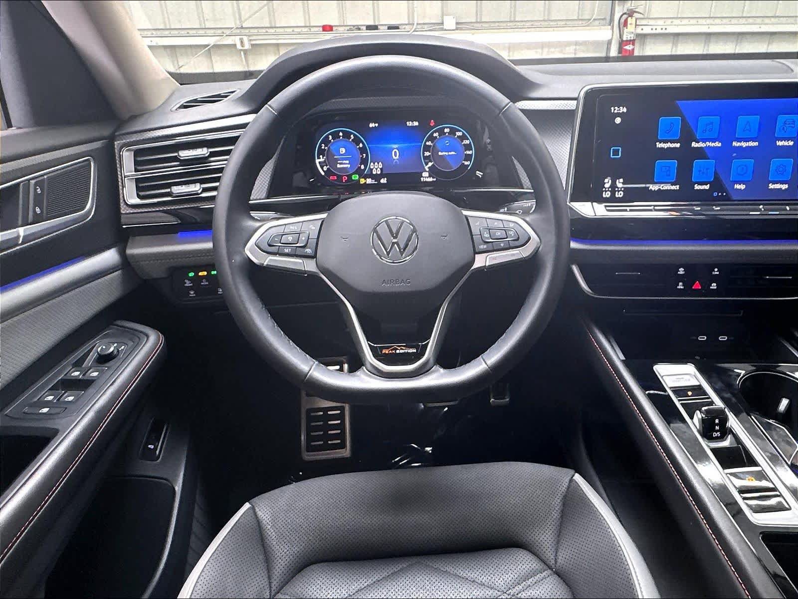 Used 2024 Volkswagen Atlas Peak Edition SE AWD/4WD image 11