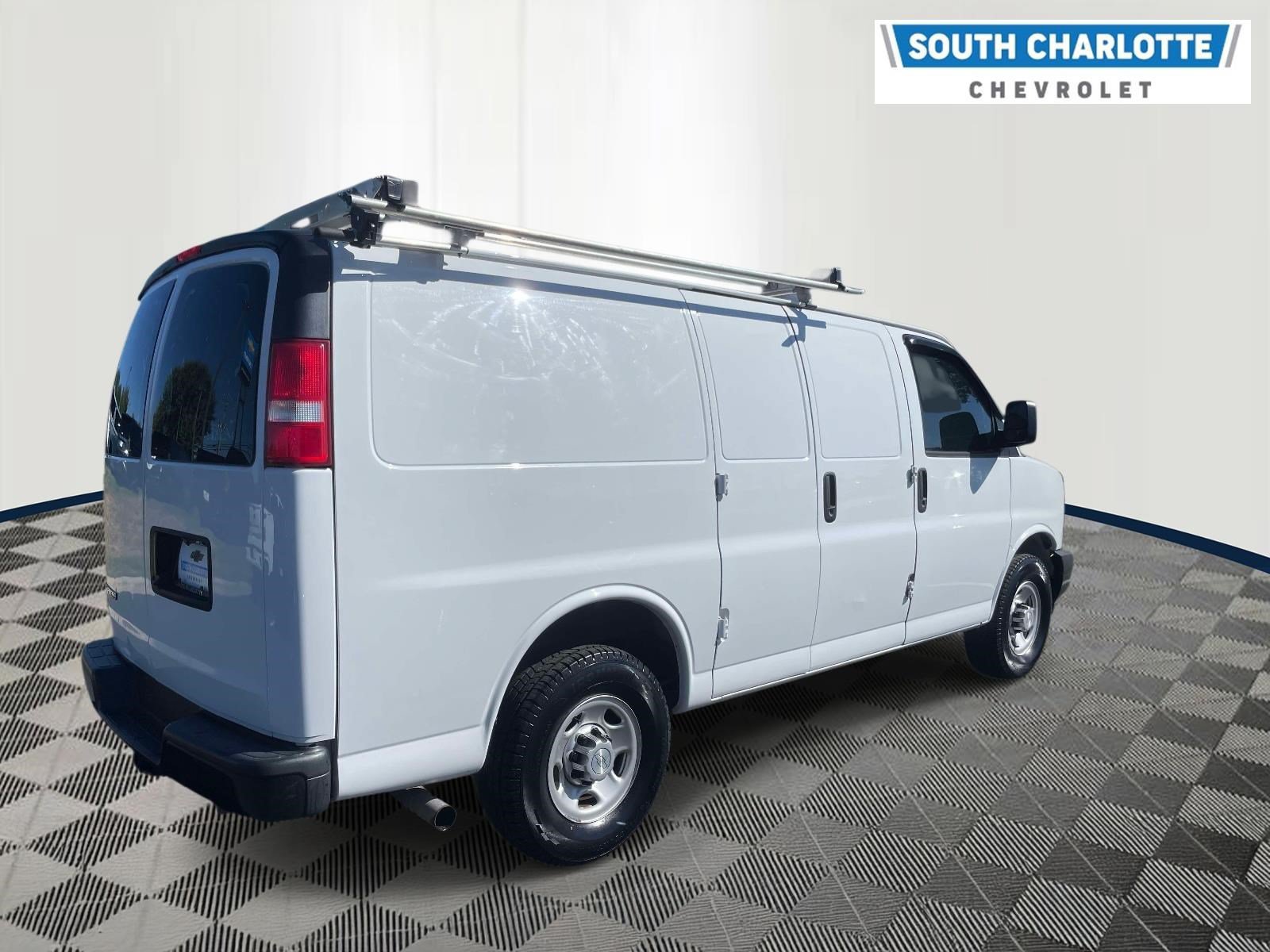 Used 2020 Chevrolet Express 2500 w/ Driver Convenience Package RWD image 4