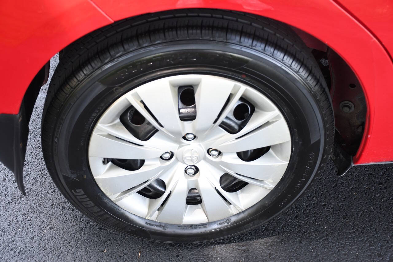 Used 2013 Toyota Yaris LE FWD image 35