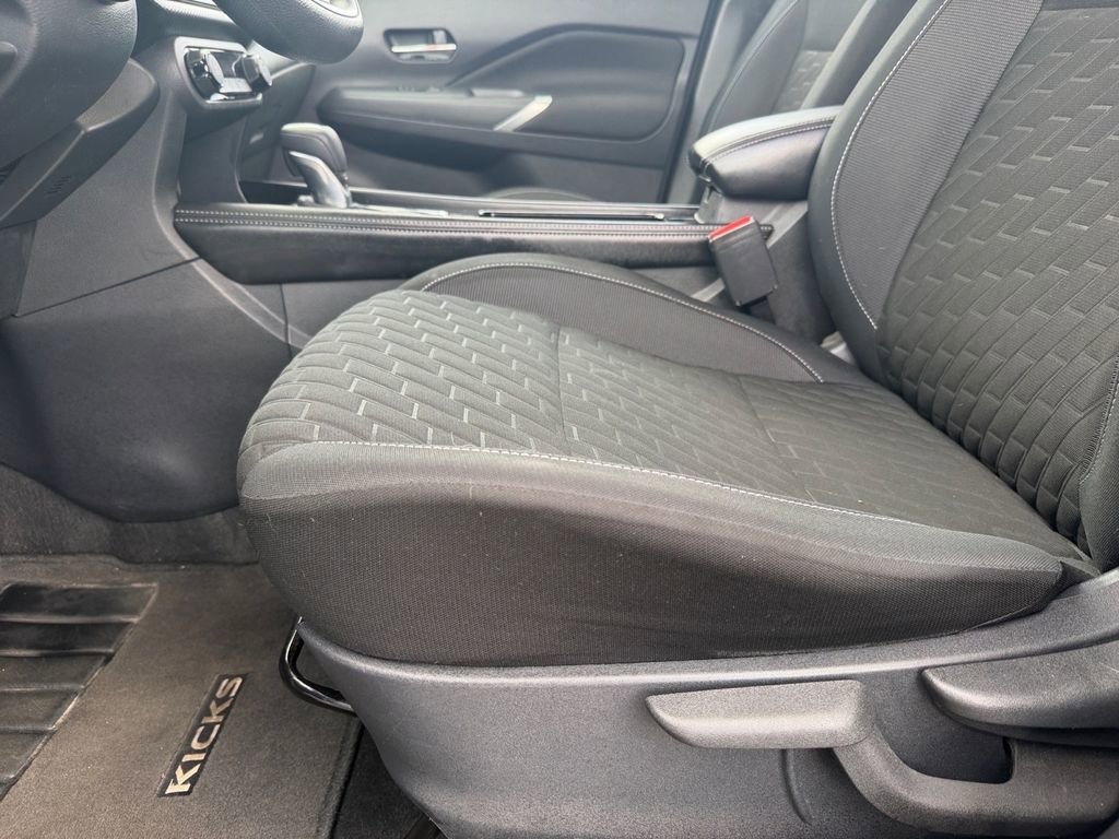 Used 2021 Nissan Kicks SV FWD image 11