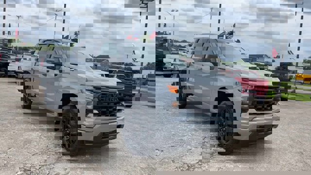 Used 2024 Chevrolet Silverado 1500 Custom w/ Dark Appearance Package image 3