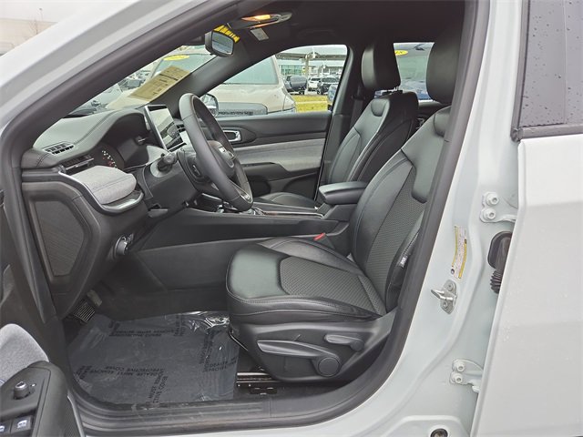 Used 2024 Jeep Compass Latitude image 10