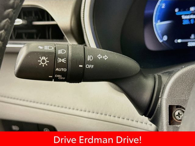 Certified 2023 Toyota Highlander Limited FWD image 15