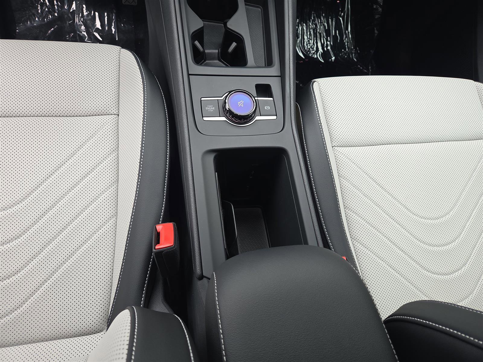 New 2025 Volkswagen Tiguan SE image 24