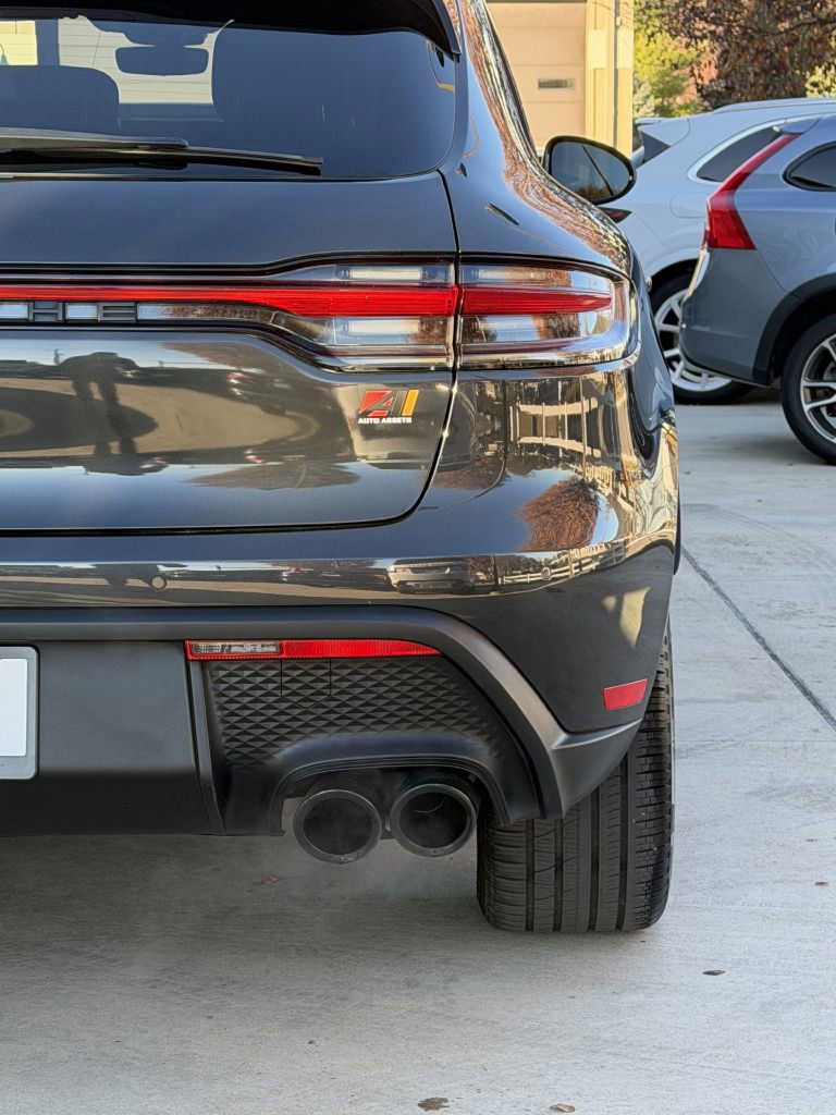 Used 2022 Porsche Macan w/ Premium Package image 15