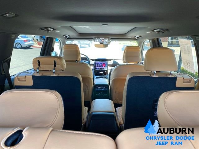 Used 2025 Jeep Grand Cherokee L Summit w/ Obsidian Package AWD/4WD image 13