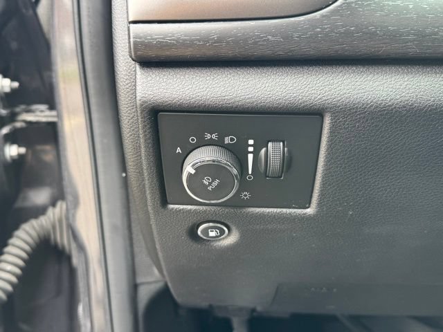 Used 2018 Jeep Grand Cherokee Altitude AWD/4WD image 16