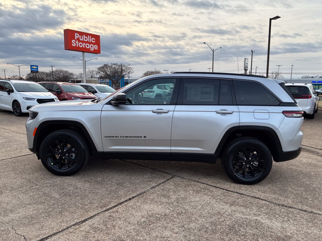 New 2026 Jeep Grand Cherokee Altitude AWD/4WD image 2