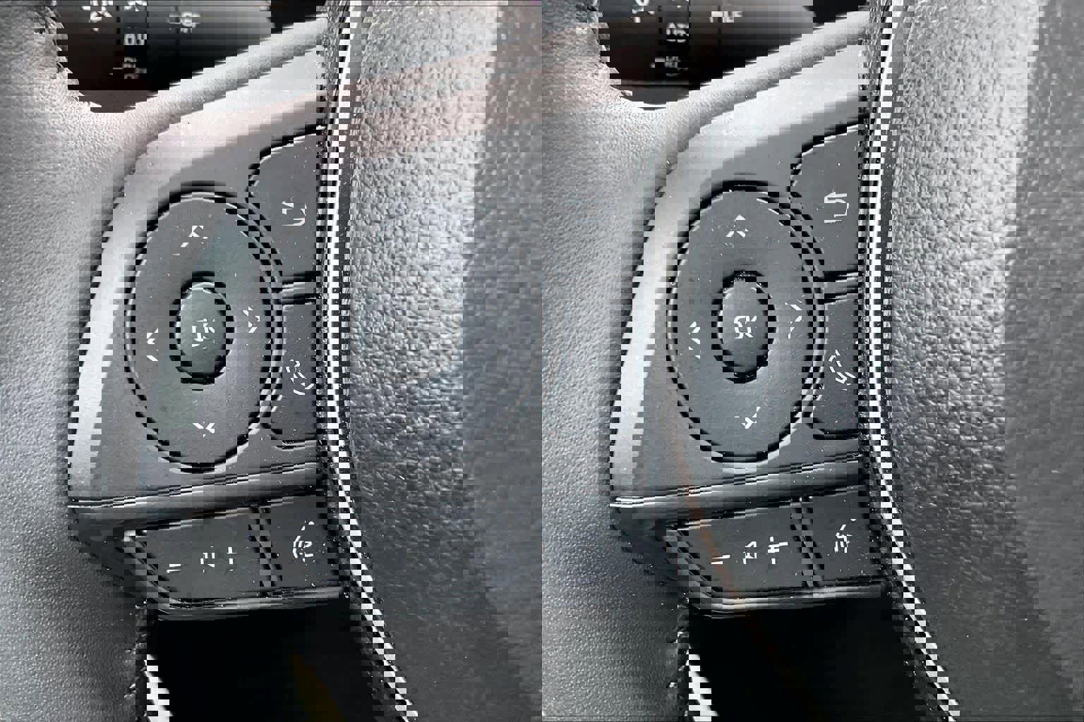 Used 2025 Toyota Corolla Cross XLE w/ Convenience Package image 21