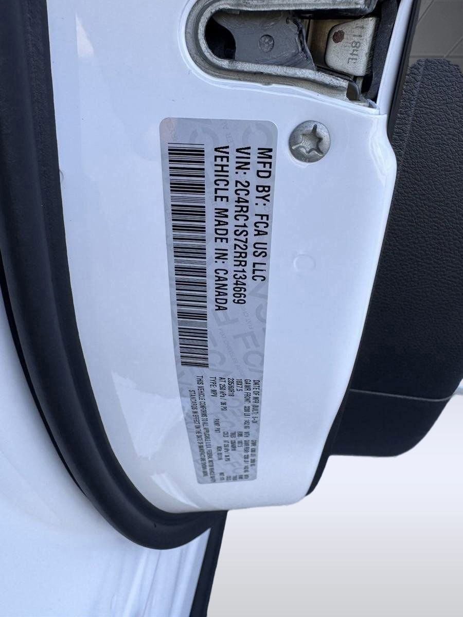 New 2024 Chrysler Pacifica Limited w/ Uconnect Theater Family Group image 29