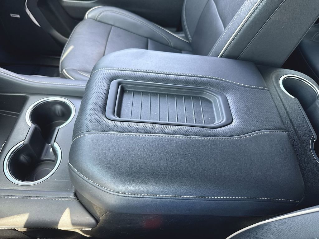 Used 2023 GMC Yukon SLT AWD/4WD image 21