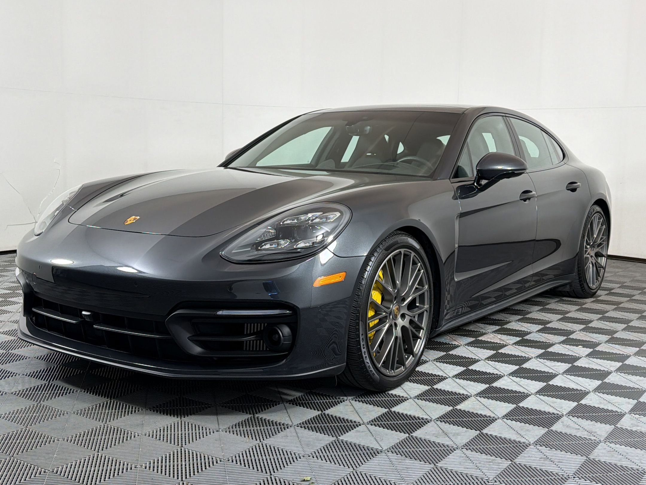 Certified 2022 Porsche Panamera 4 Platinum Edition AWD/4WD image 1