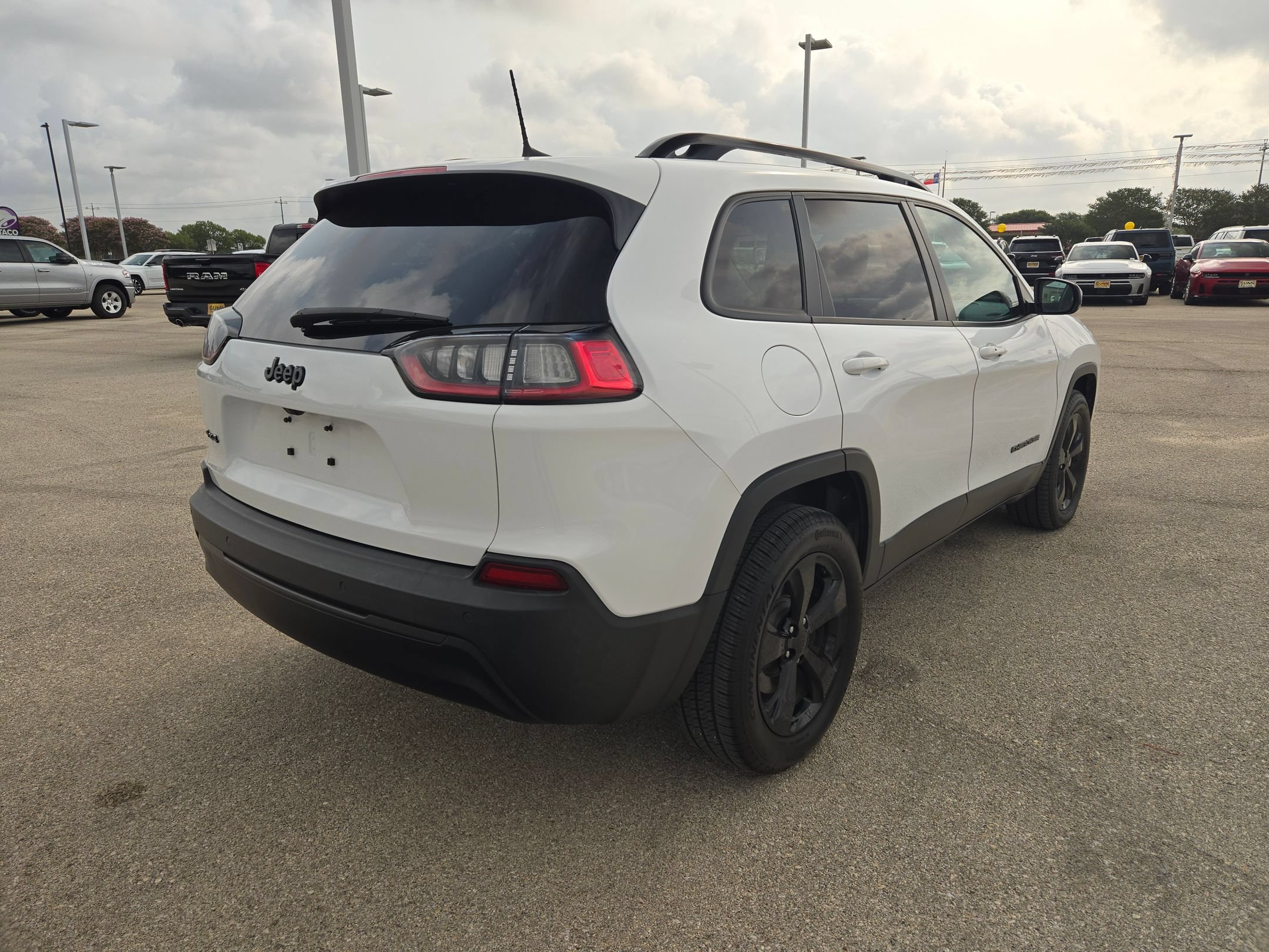 Used 2021 Jeep Cherokee Latitude Plus w/ Sun & Sound Group AWD/4WD image 3