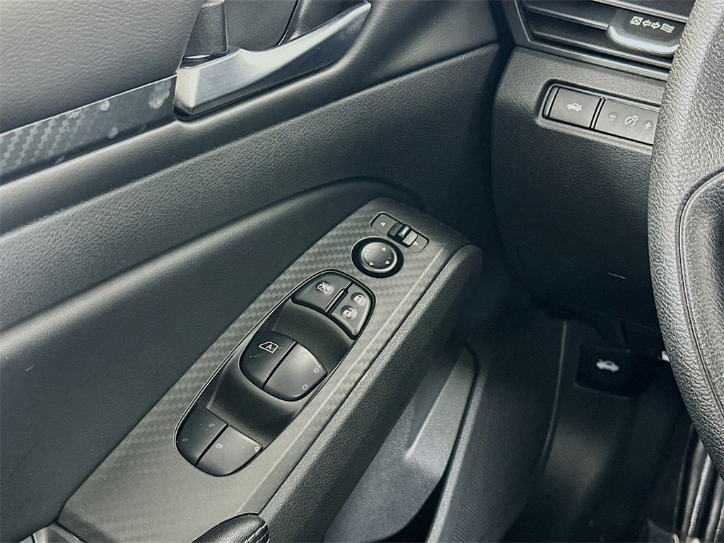 Used 2024 Nissan Altima 2.5 SV image 16