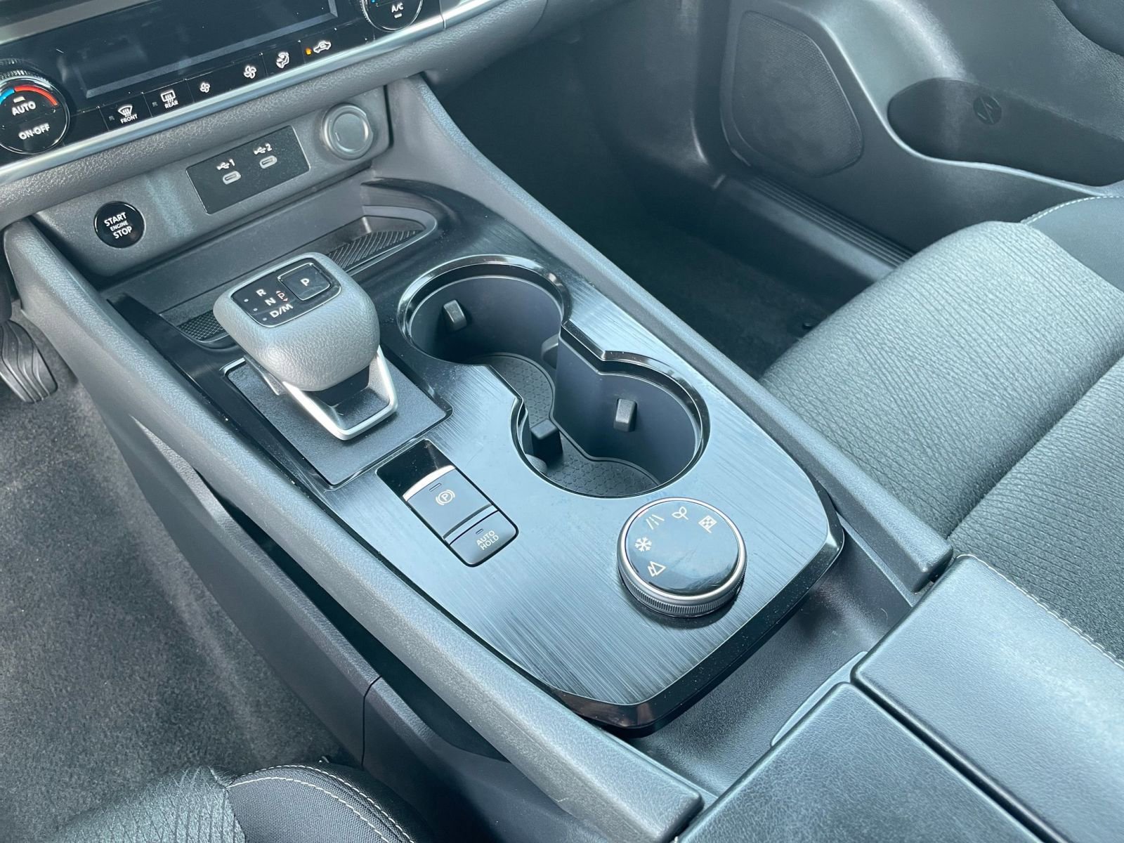 Used 2025 Nissan Rogue SV image 42