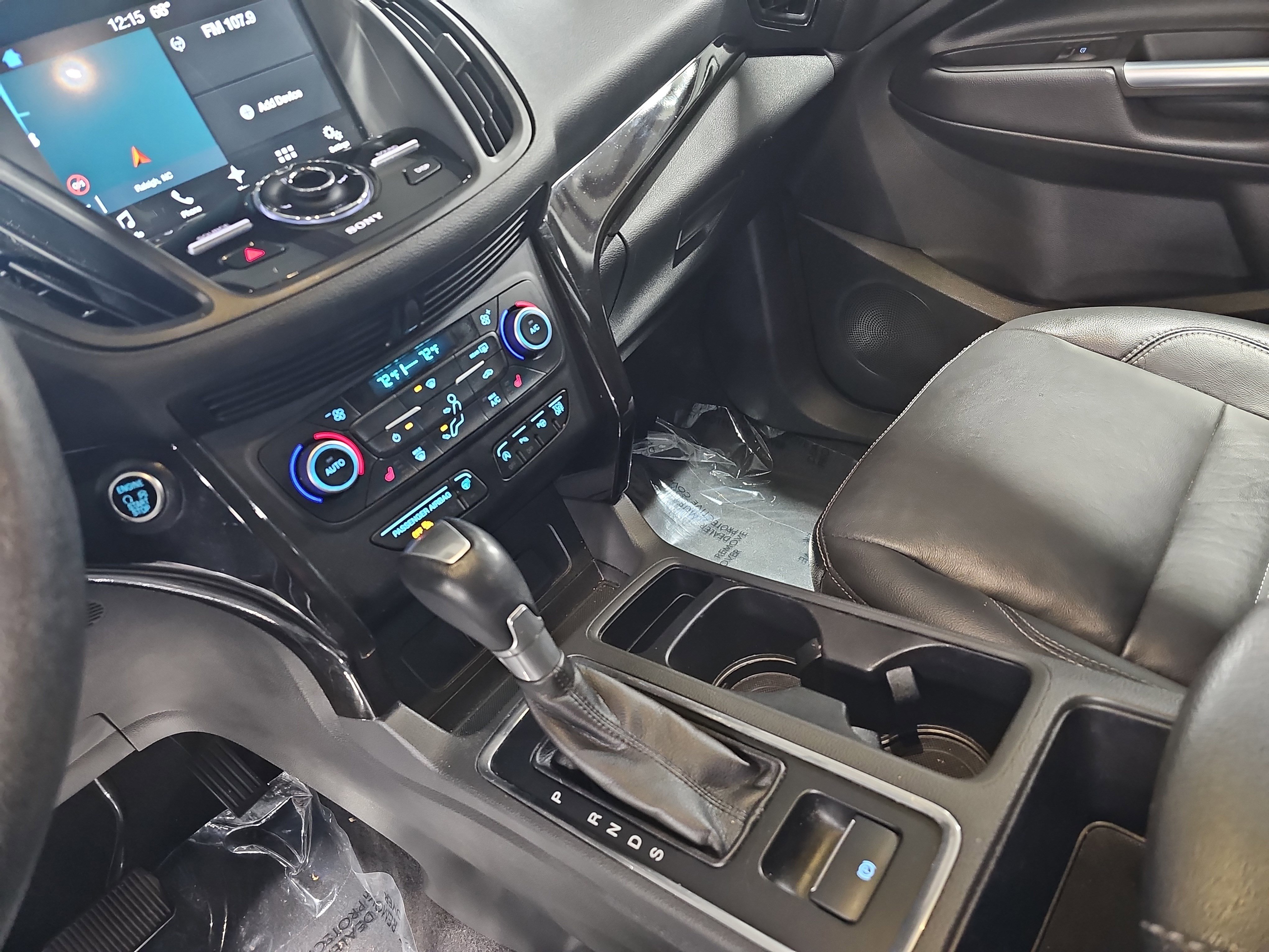 Used 2018 Ford Escape Titanium w/ Ford Safe & Smart Package AWD/4WD image 27