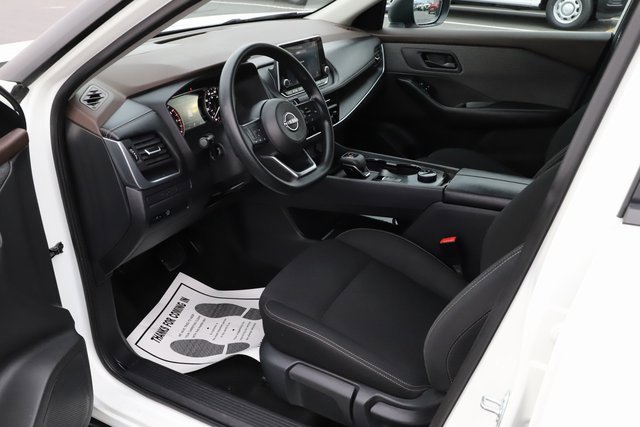 Used 2023 Nissan Rogue S image 11