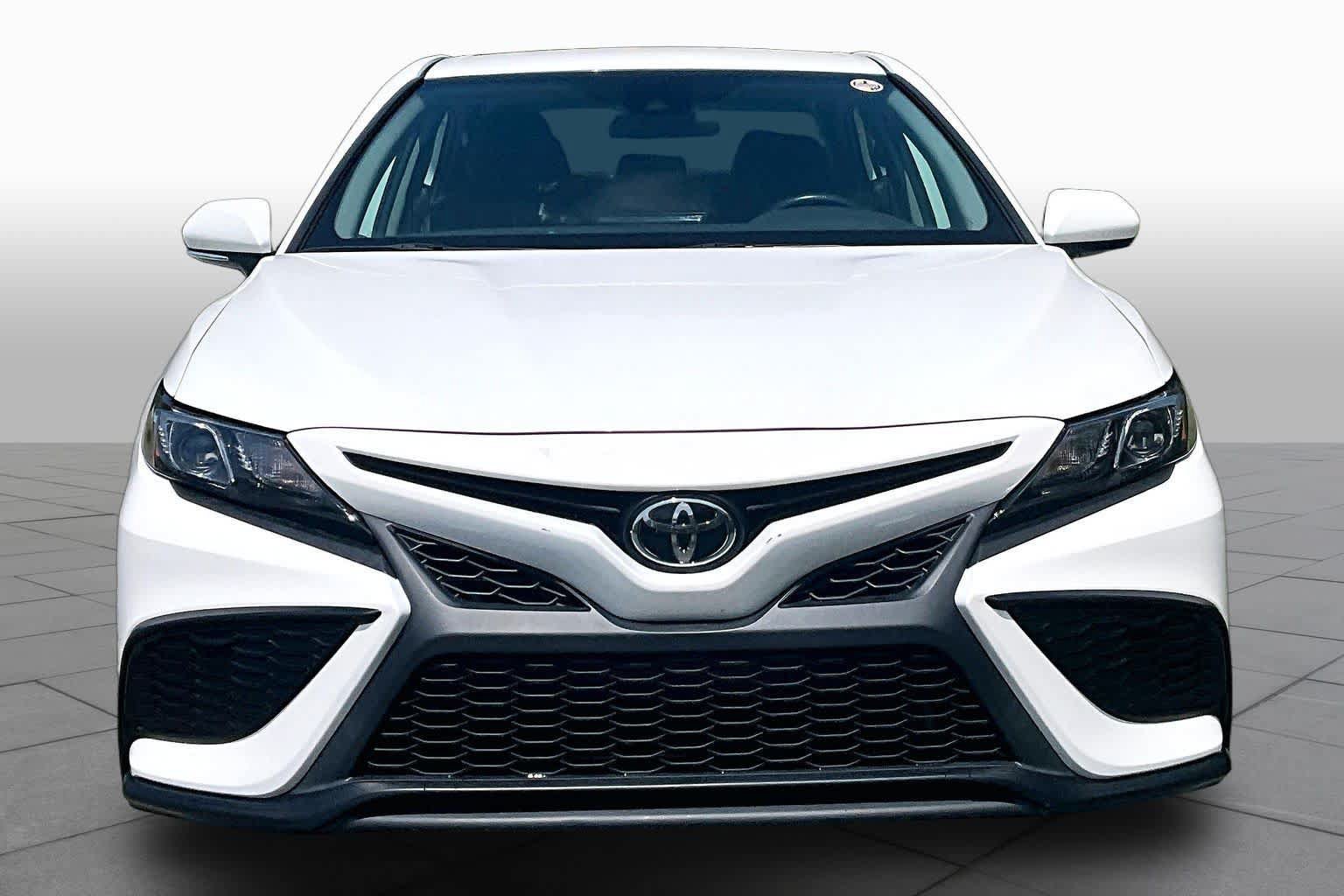 Used 2024 Toyota Camry SE FWD image 4