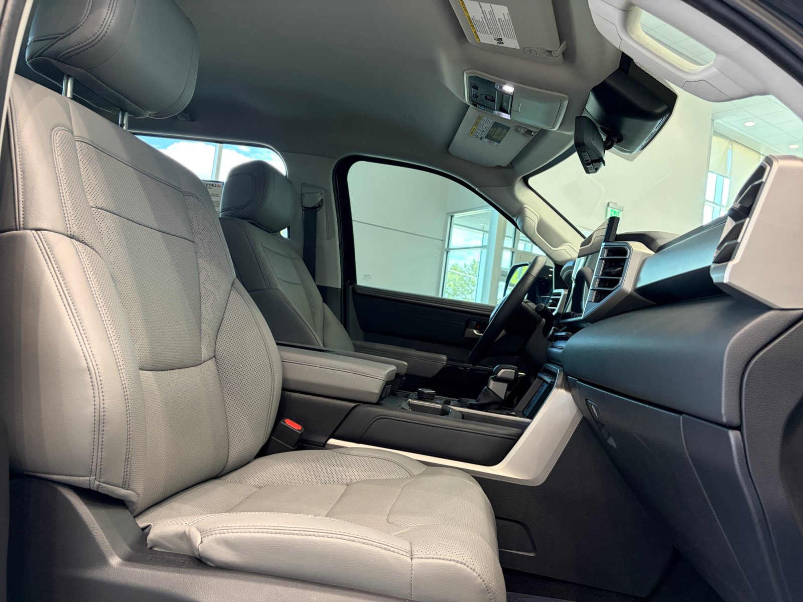 Used 2024 Toyota Tundra Limited AWD/4WD image 31