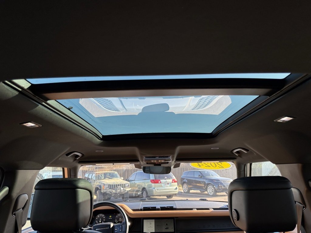 Used 2023 Land Rover Defender 110 X-Dynamic SE image 18