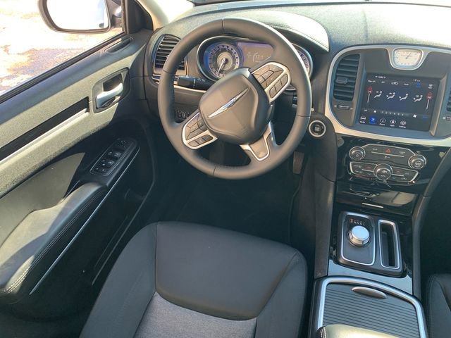 Used 2023 Chrysler 300 Touring w/ Sport Appearance Package image 20