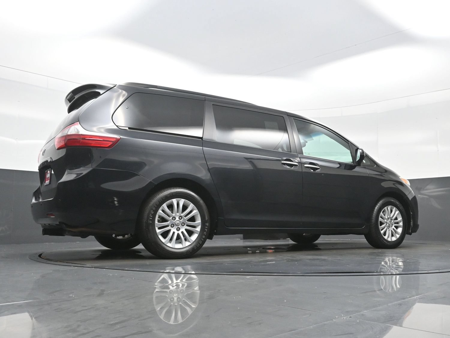Used 2015 Toyota Sienna XLE w/ XLE Navigation Package FWD image 34