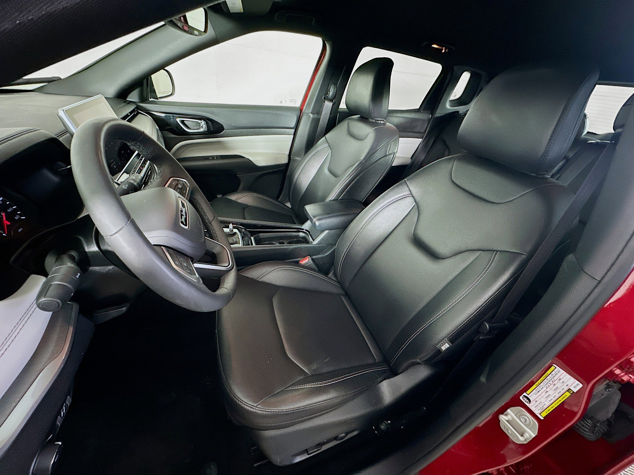 Used 2025 Jeep Compass Limited image 13