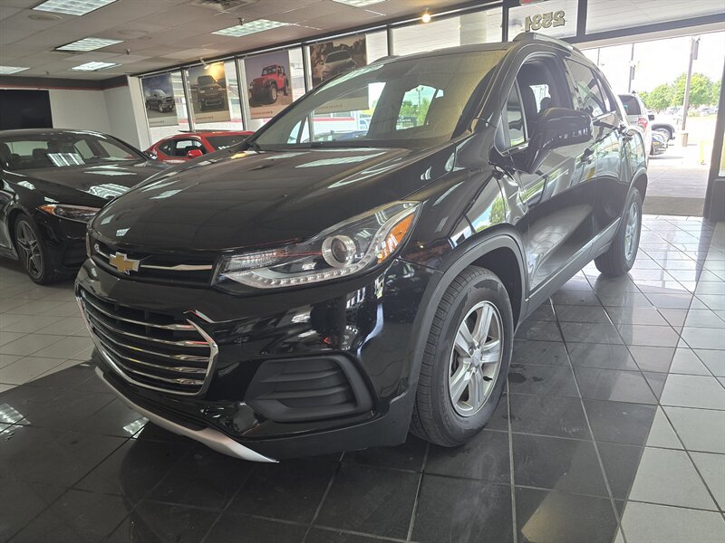 Used 2019 Chevrolet Trax LT w/ LT Convenience Package FWD image 1